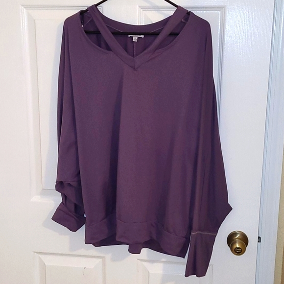 white birch Tops - 💜 V-neck top